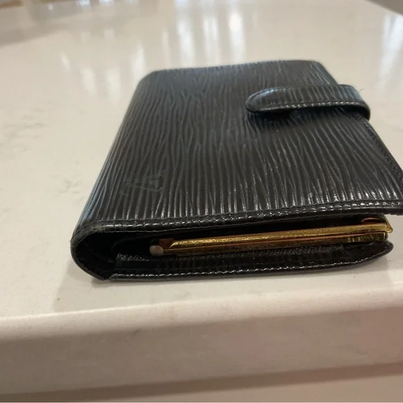 Louis Vuitton EPI Kisslock Wallet Black - Picture 5 of 16